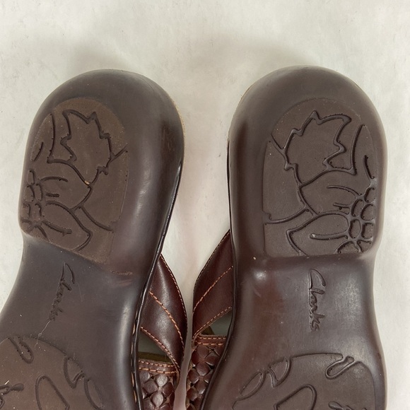 Clarks Genuine Leather Woven Criss Cross Slip on Open Toe Sandal - Picture 12 of 16